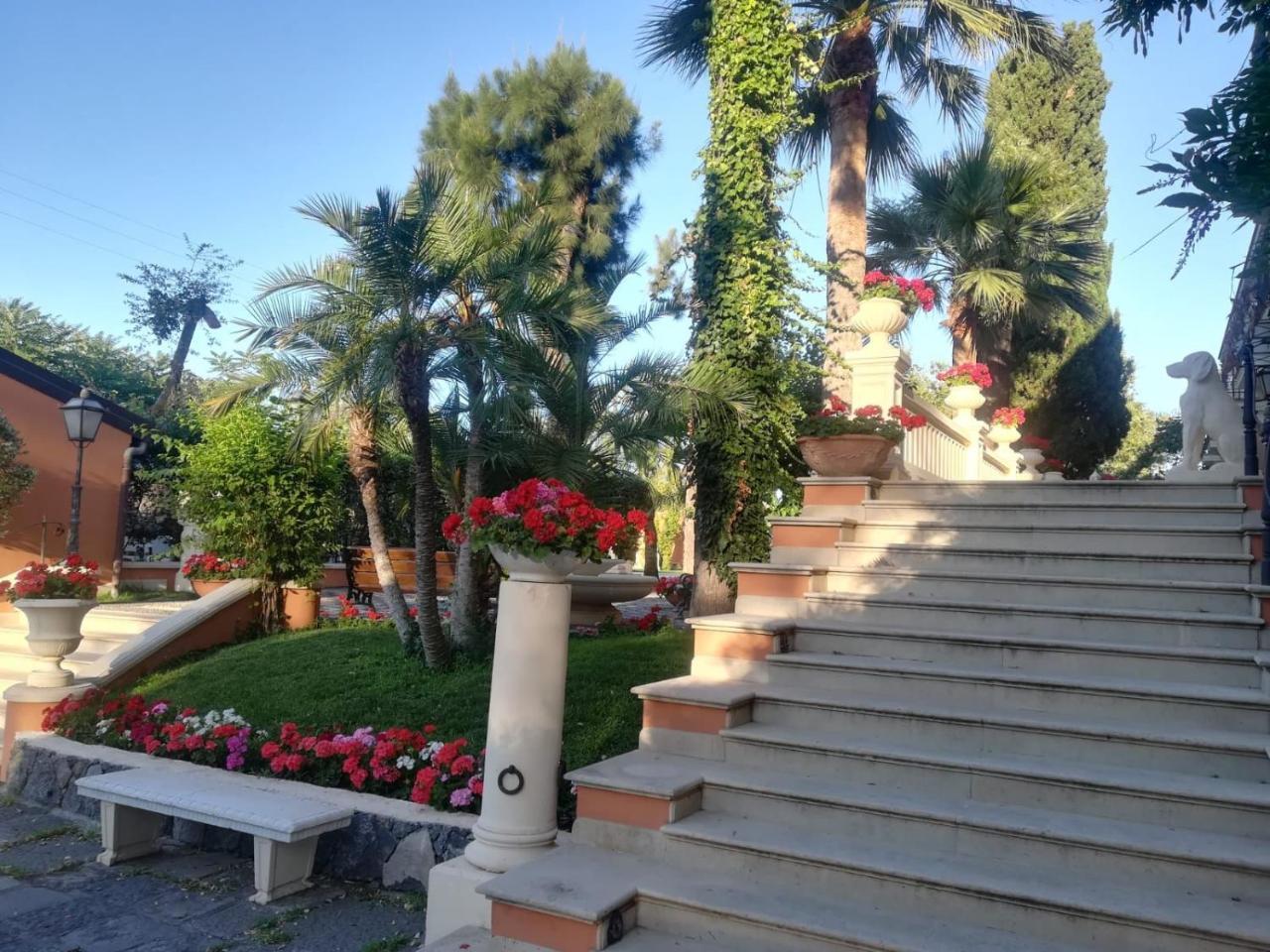 Hotel Villa Paradiso Dell'Etna San Giovanni La Punta Exterior foto